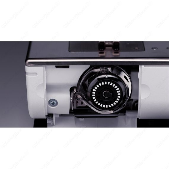 Швейно-вышивальная машина Bernina B 880 Plus
