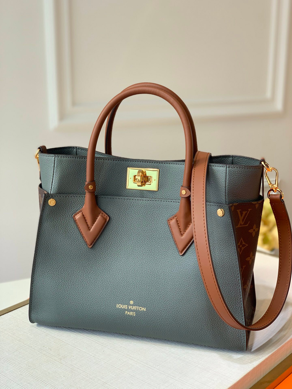 Louis Vuitton On My Side MM