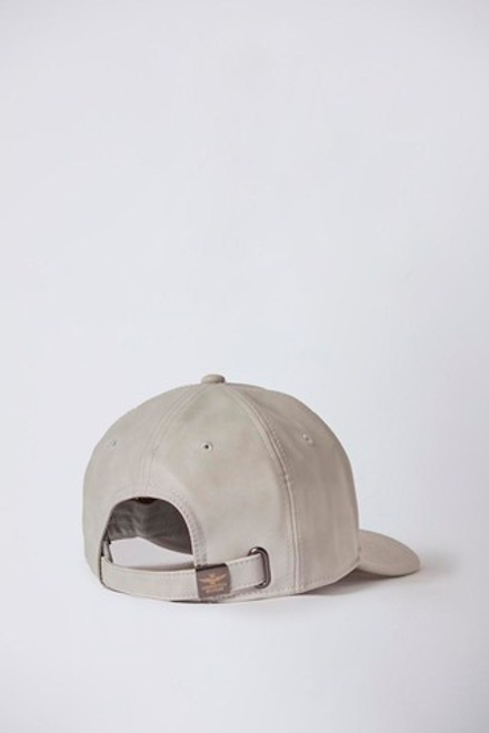 Бейсболка из экокожи