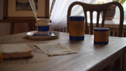 Кружка малая фарфоровая без ручки c берестой и с цитатами Лермонтова. Lermontov forever.