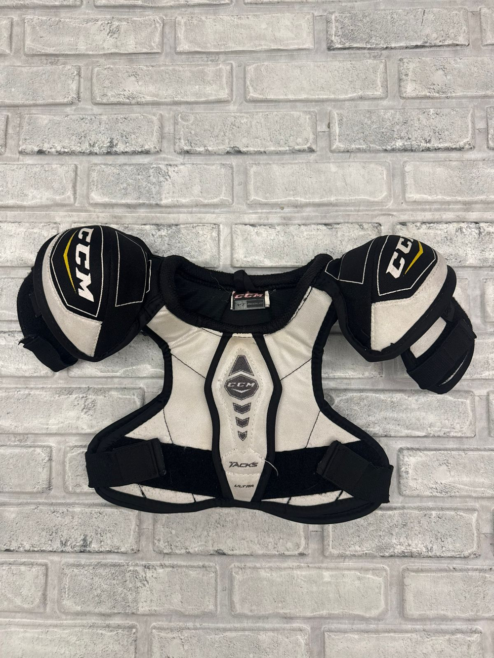 CCM tacks ultra YTH M