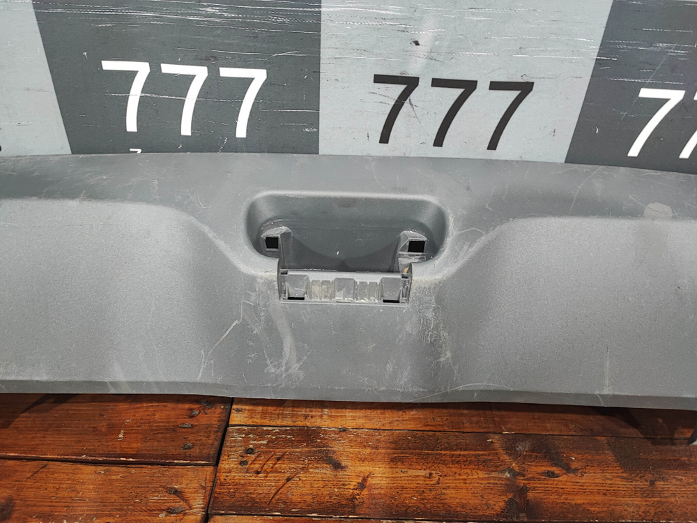 Накладка заднего бампера Suzuki Vitara 2 14-нв Б/У Оригинал  7187154P00