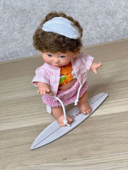 Кукла LAMAGIK виниловая 18см Gestitos Surfero (402B)