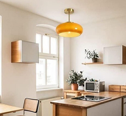 подвесная люстра в тёплом янтарном стекле