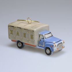 Фарфоровая ёлочная игрушка Хлеб