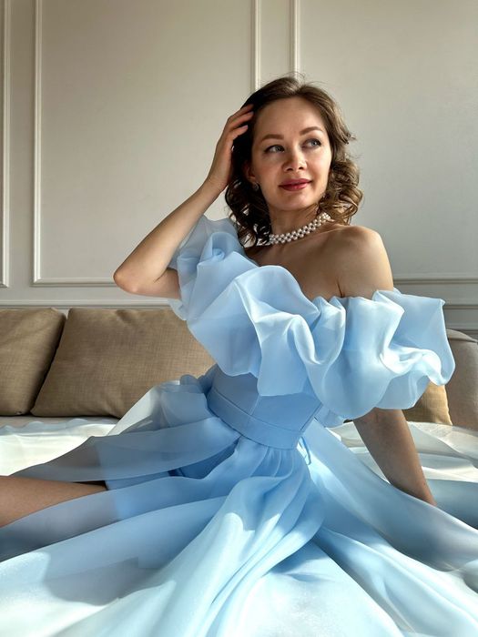 Нарядное платье из органзы с воздушной сборкой &quot;Безе&quot; (голубой)