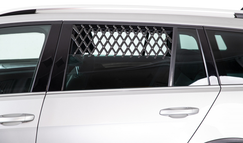 Решетка вентиляционная Trixie "Ventilation Lattice", для автомобиля, пластик, 30-110см, чёрная