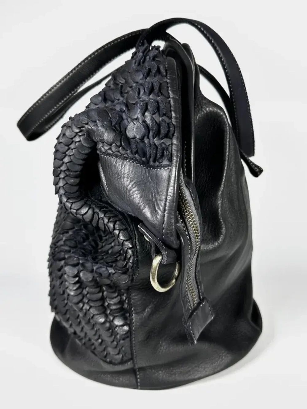 Женская большая плетеная сумка черного цвета