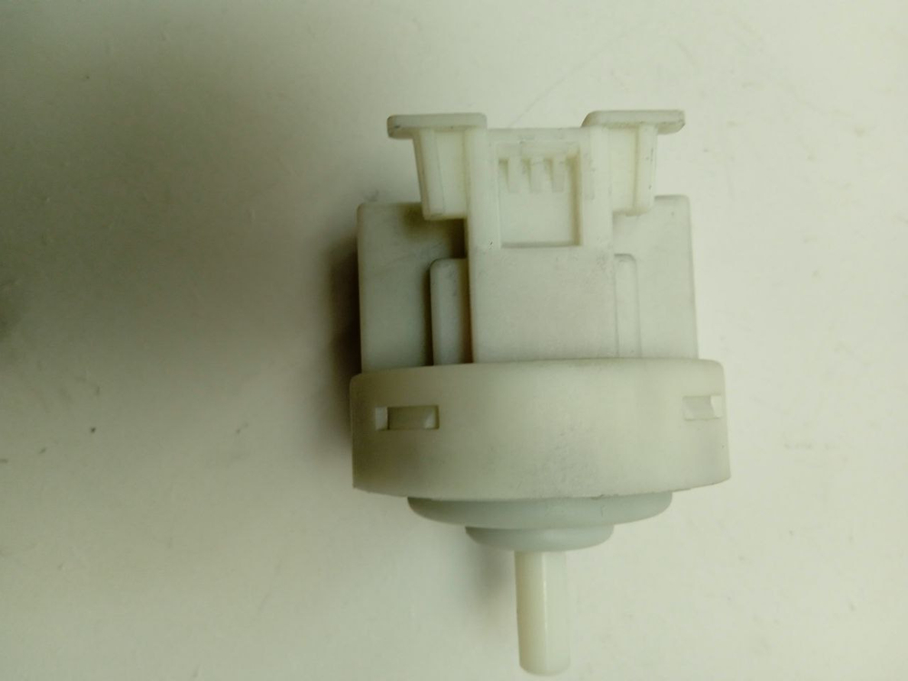 WLG20240OE кт2 Датчик уровня для стиральных машин Bosch D882 619600 б/у