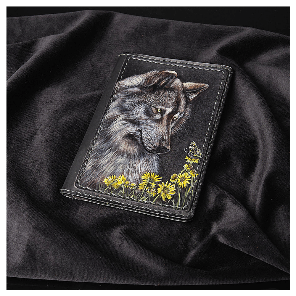 Кожаная обложка на паспорт «Волк»