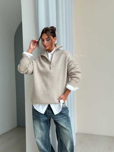Бежевый свитер на молнии
