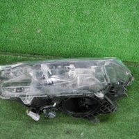 Фара левая Toyota Rav 4 CA40 (2015-2019) LED