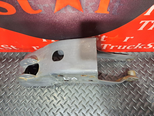 Кронштейн замка кабины левый