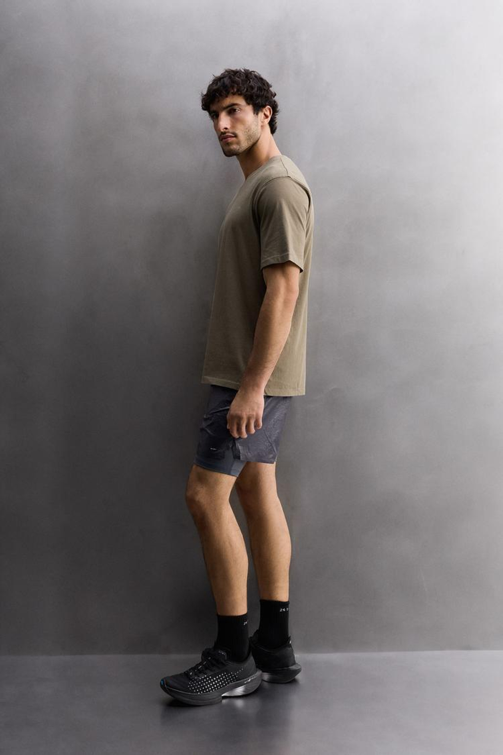 ZARA ФУТБОЛКА С ГРАФИЧЕСКИМ ПРИНТОМ, ПЕСОЧНЫЙ