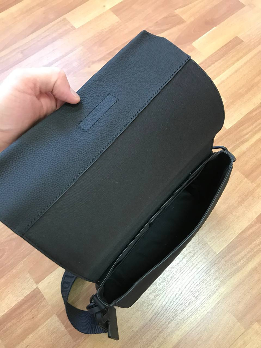 Сумка-мессенджер Louis Vuitton