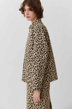 Жакет с тремя карманами из леопардовой джинсы