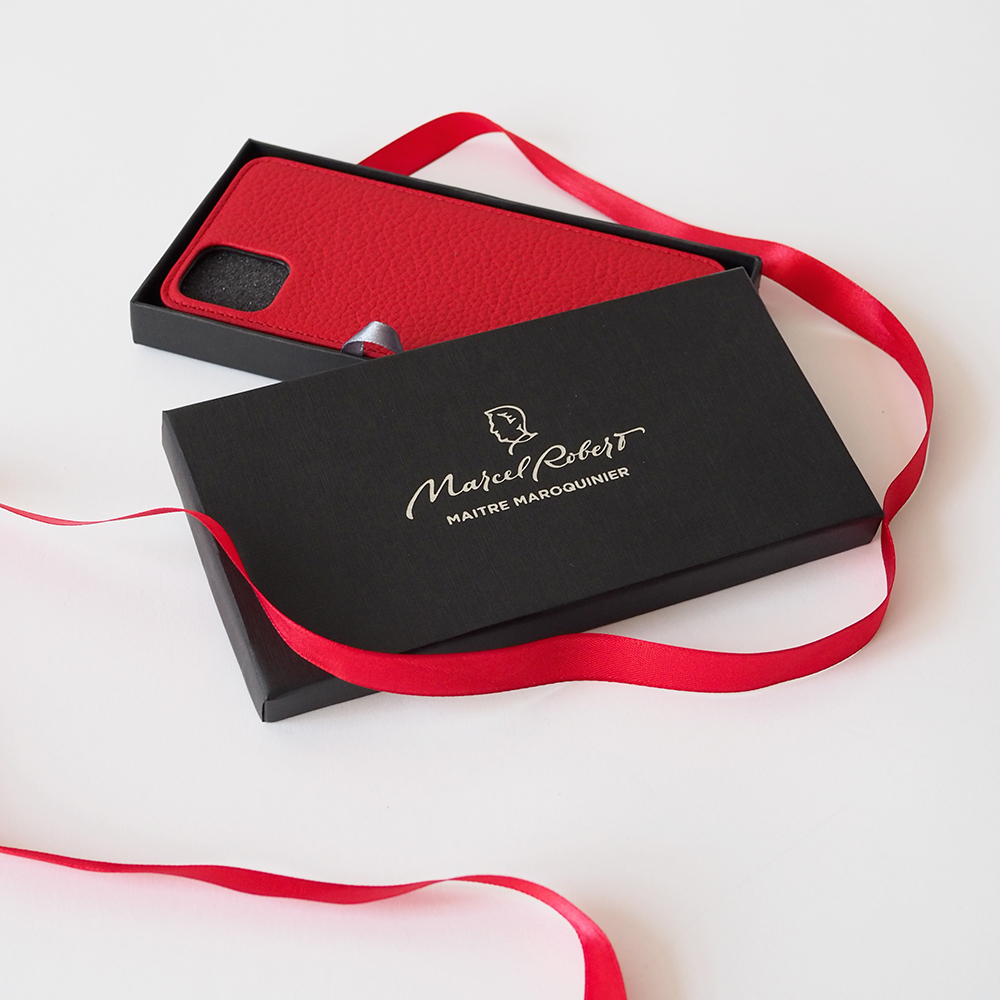 Чехол кожаный для iPhone 11 Pro Max красного цвета