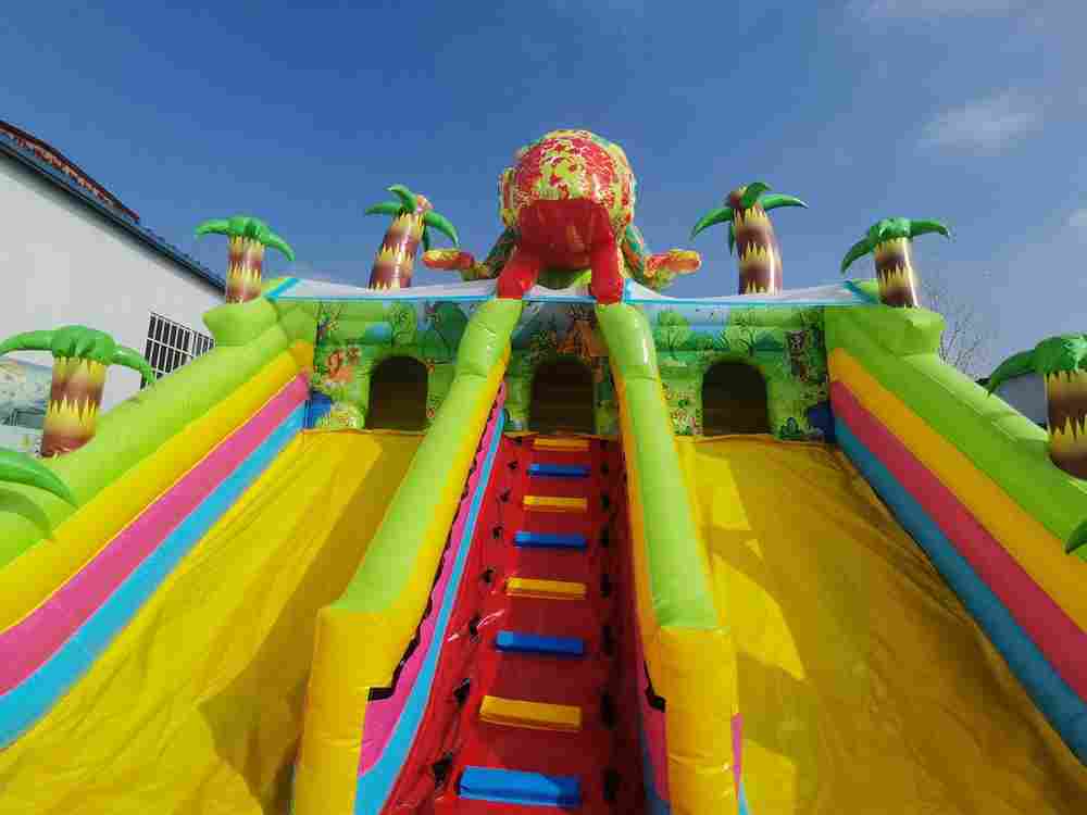 Надувной батут "Хамелеон и динозавры" 10*6*5,5 м