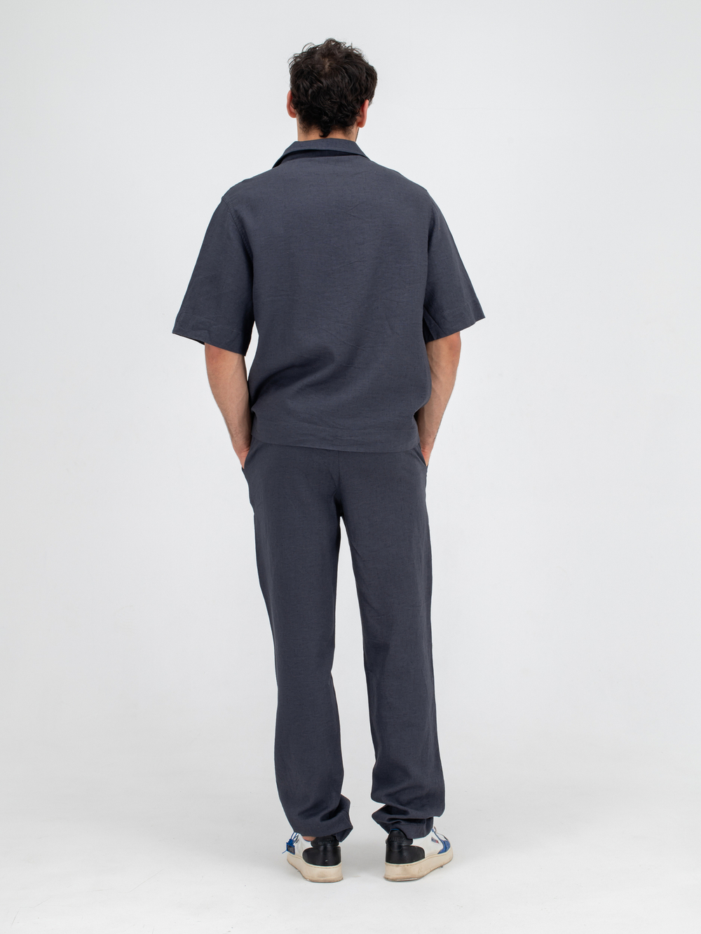 Костюм льняной с брюками. Графит