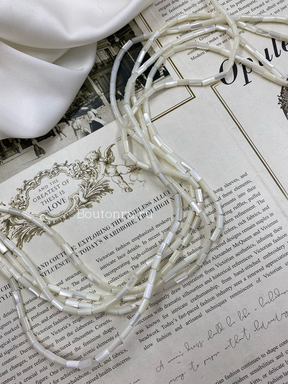 Нить из натурального белого перламутра 3х7 мм