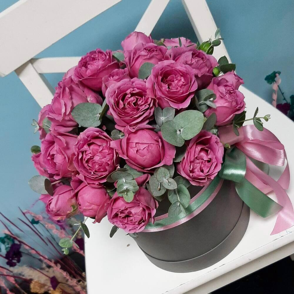 Букет цветов «Мисти баблс» в серой коробке