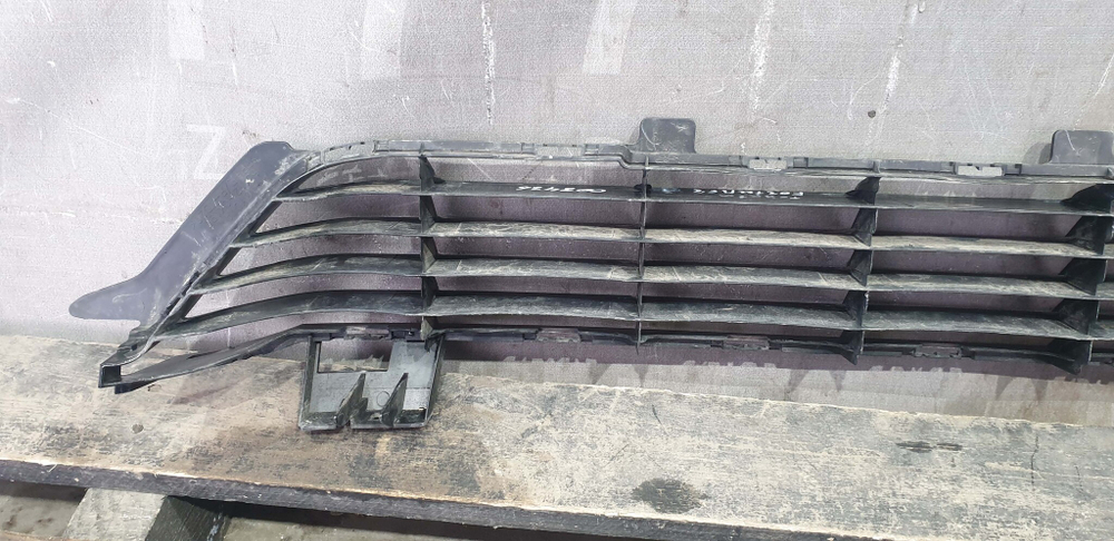 Решетка бампера целая Toyota Fortuner 2 15-21 Б/У Оригинал 531120k190