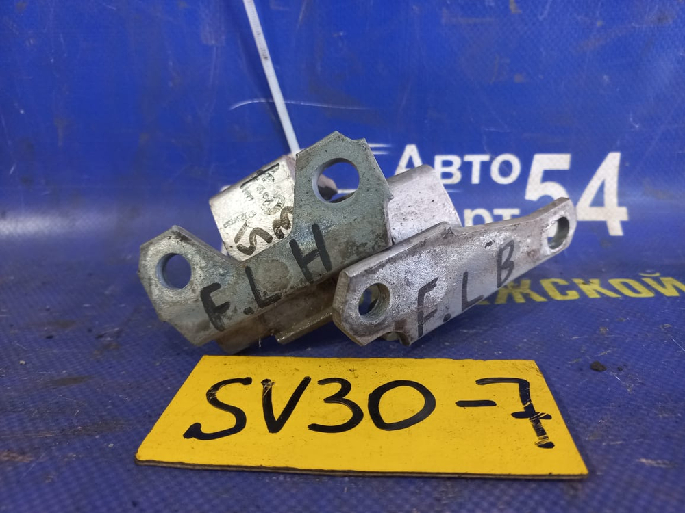 Петля двери передней левой TOYOTA VISTA 1991