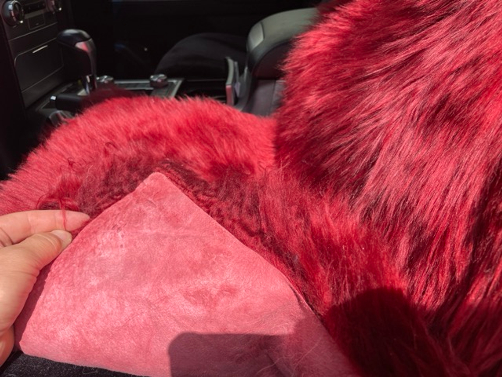 НЕТ - Красный / Шкура из натуральной овчины ковер, цвет красный, размеры 60х105 см, АКЕЯ, без крепежа (за 1 шт.)