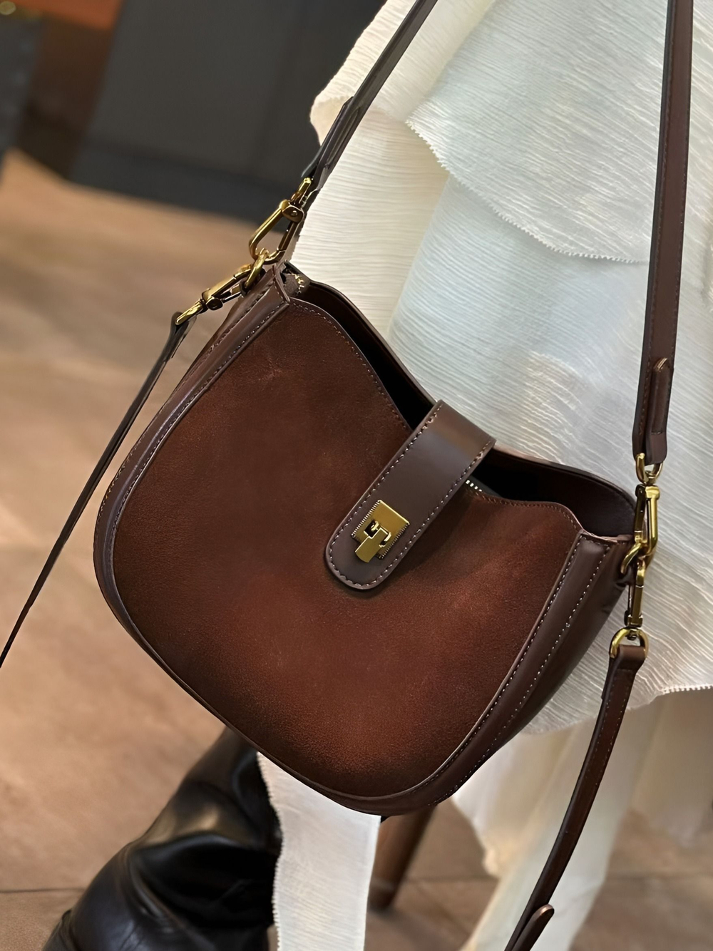 женская сумка на плечо из натуральной кожи