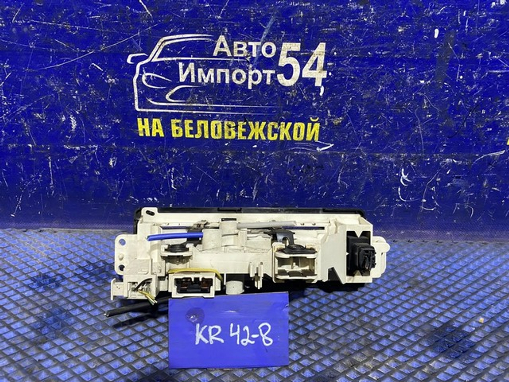 Блок управления климат-контролем TOYOTA LITEACE 1999