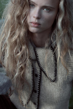 ZARA ТРИКОТАЖНЫЙ ЖИЛЕТ С БАНТОМ, СЕРОВАТО-КОРИЧНЕВЫЙ