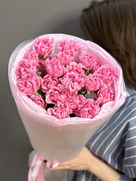 Букет из 5 розовых кустовых роз "Медиум Пинк Флоу"