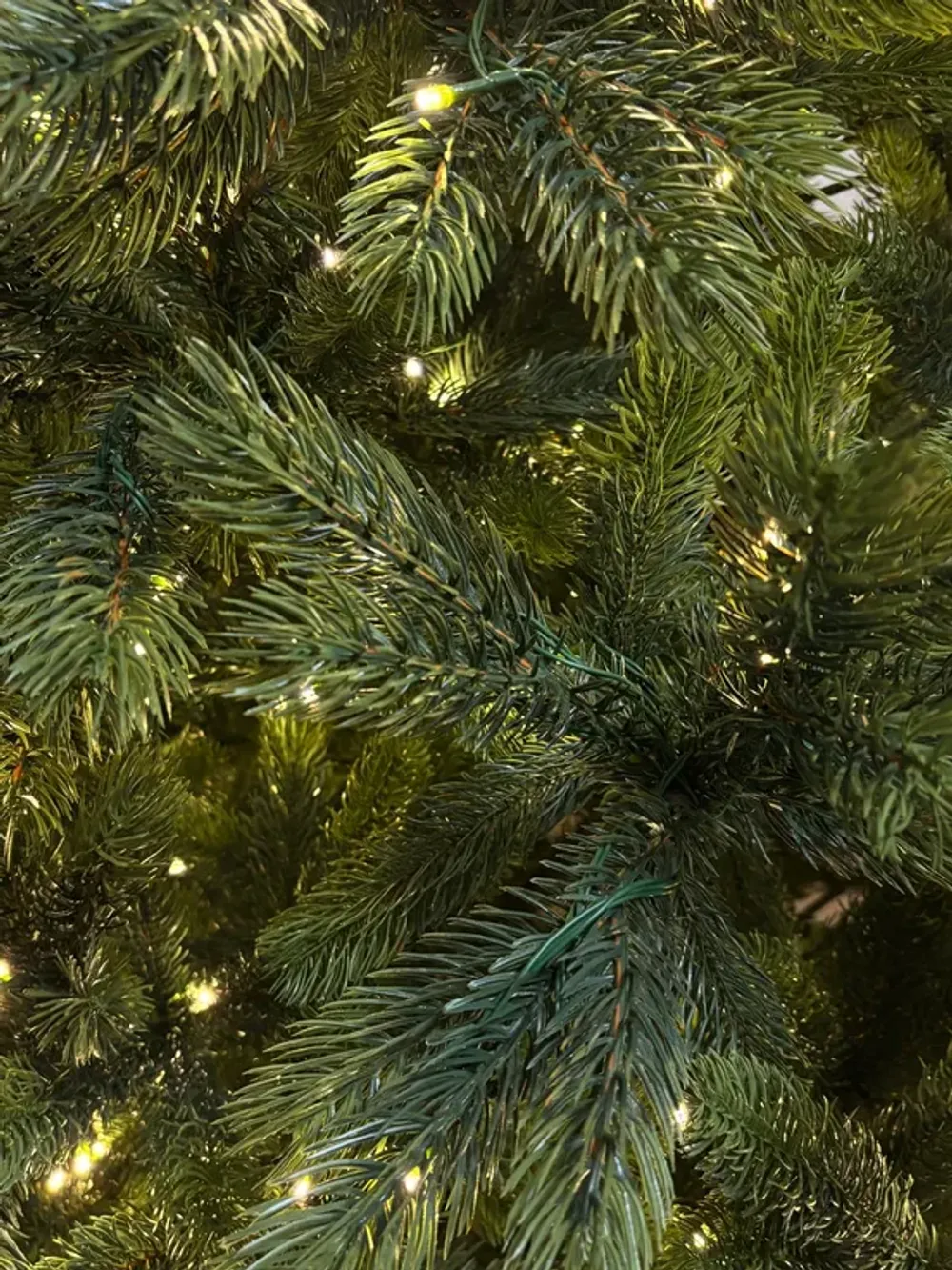 Елка с гирляндой встроенной «La Manche» Ла Манш (Литая хвоя) 240 см / 2,4 м