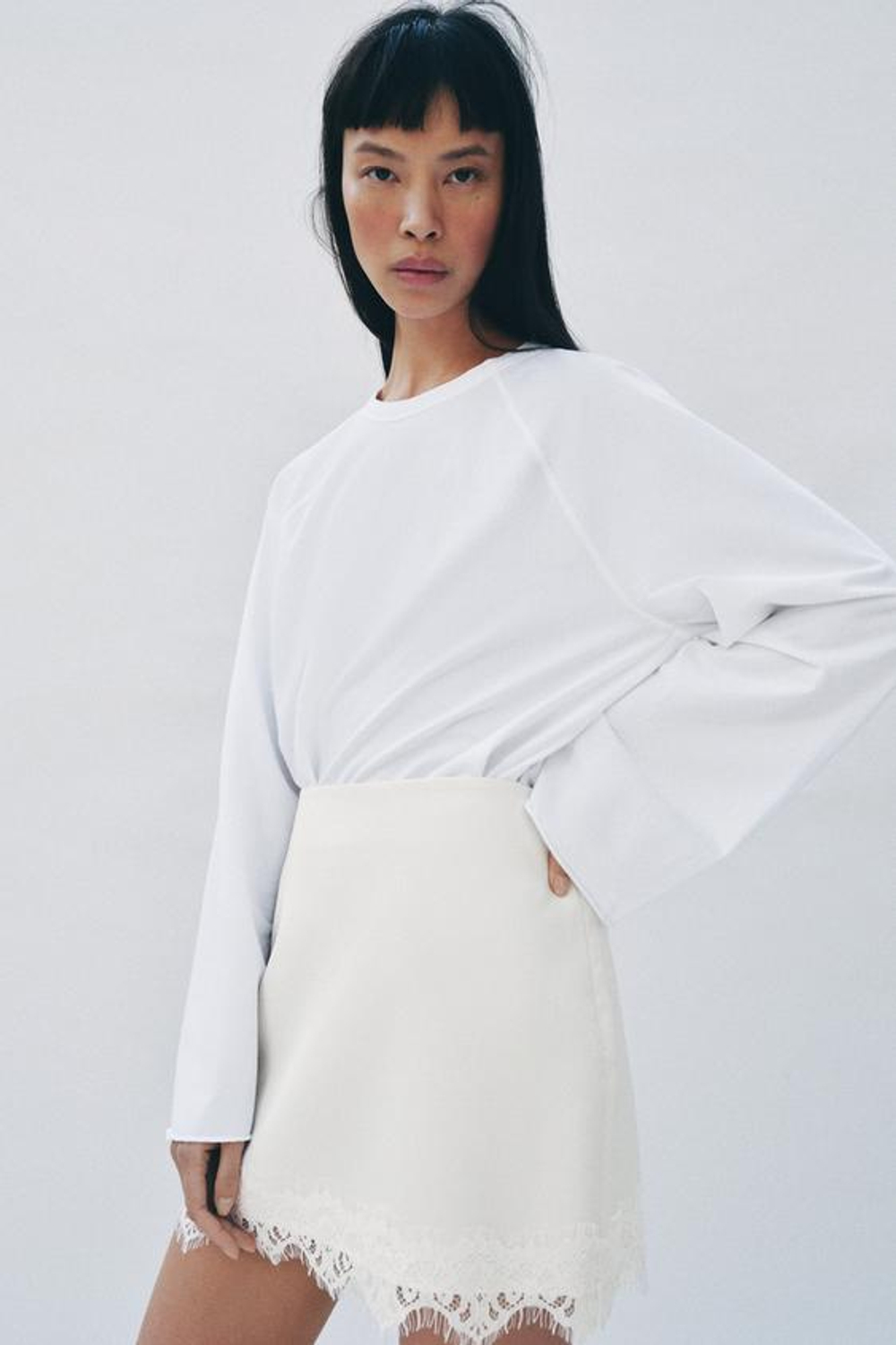 ZARA ЮБКА-ШОРТЫ С КРУЖЕВНЫМ НИЗОМ, ЭКРЮ