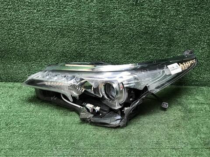 Битая Фара левая Toyota Fortuner 2 (2015-2020) LED