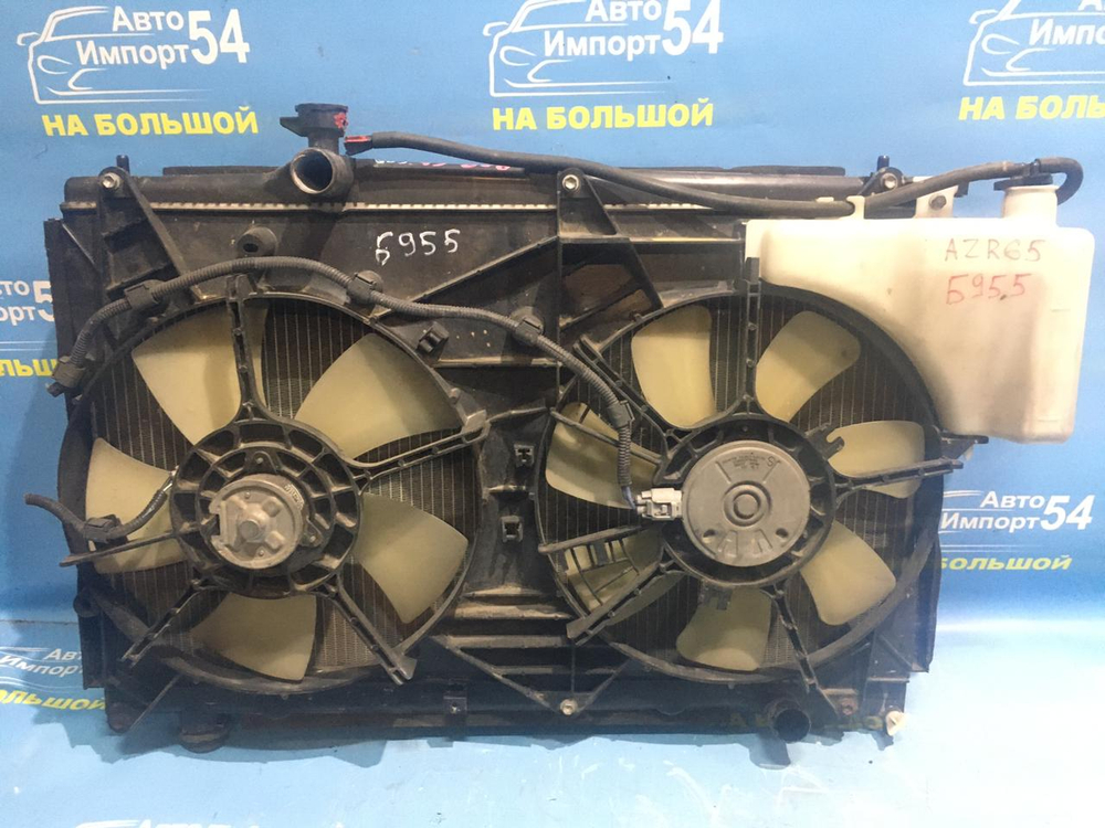 Радиатор двигателя TOYOTA NOAH 2003-2007