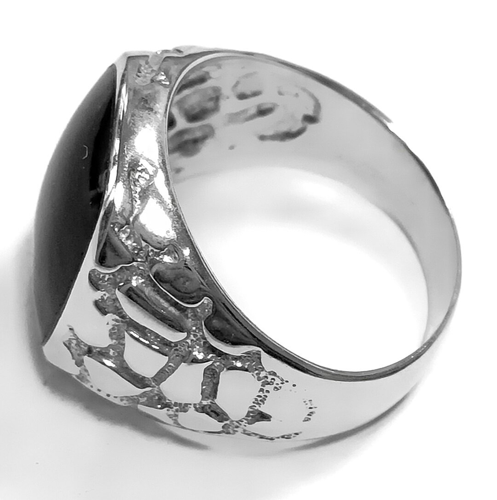 Ювелирное мужское кольцо из серебра с ониксом