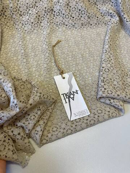 Плательно-костюмное однотонное кордовое кружево (40%вискоза/40%полиамид/20%хлопок, Серо-бежевый/мелкие цветы, 130, 165 гр/м2)