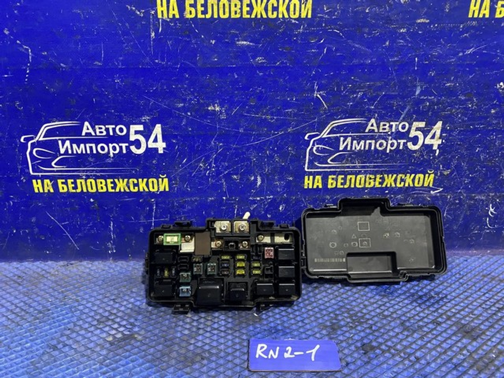 Блок предохранителей подкапотный Honda STREAM 2001