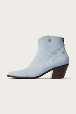 Казаки из нежно-голубой замши на каблуке