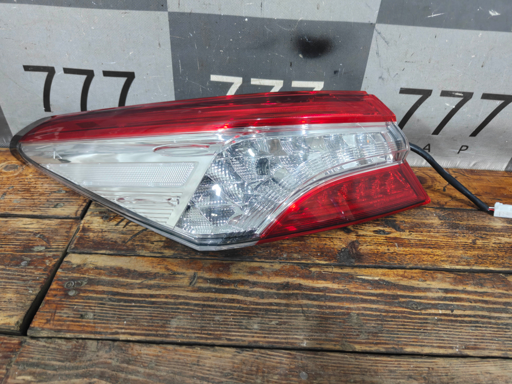 Фонарь задний левый Toyota Camry (XV70) 17-нв Б/У Оригинал 8156033690