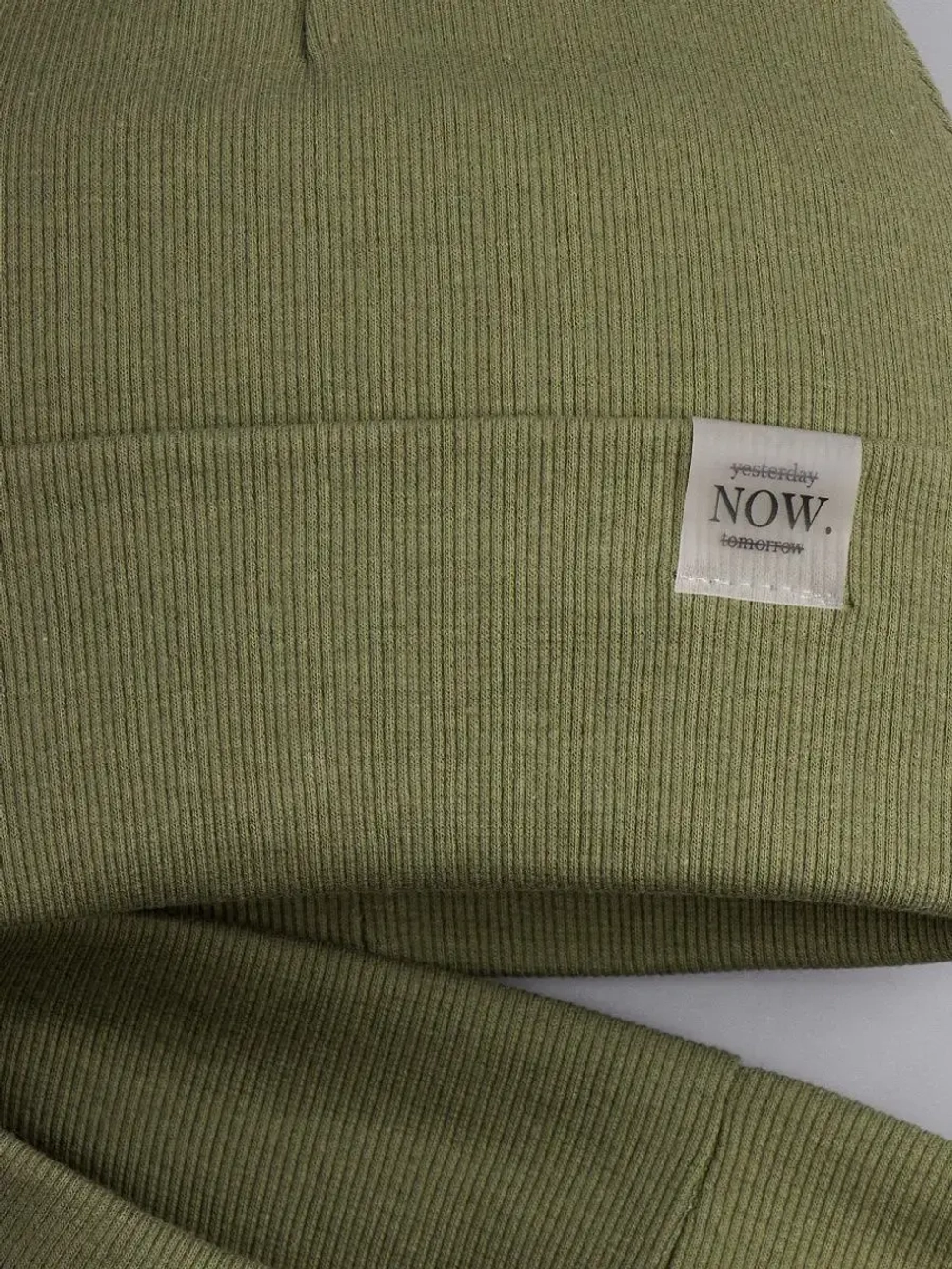 Шапка трикотажная и снуд для детей на осень