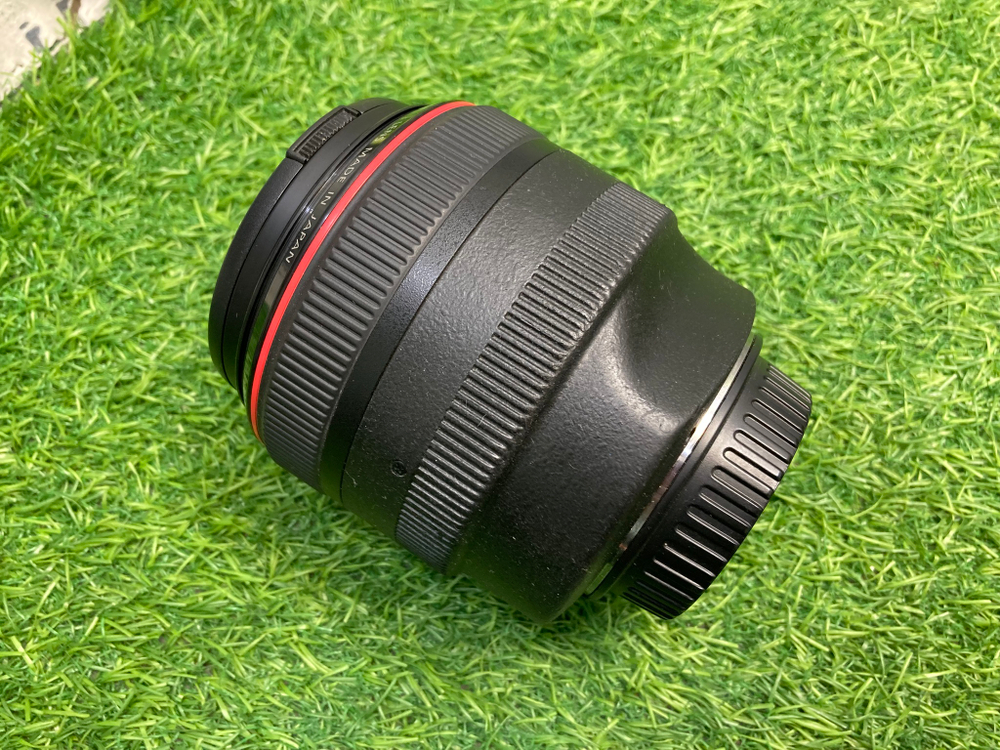Canon EF 85mm 1.2L II USM