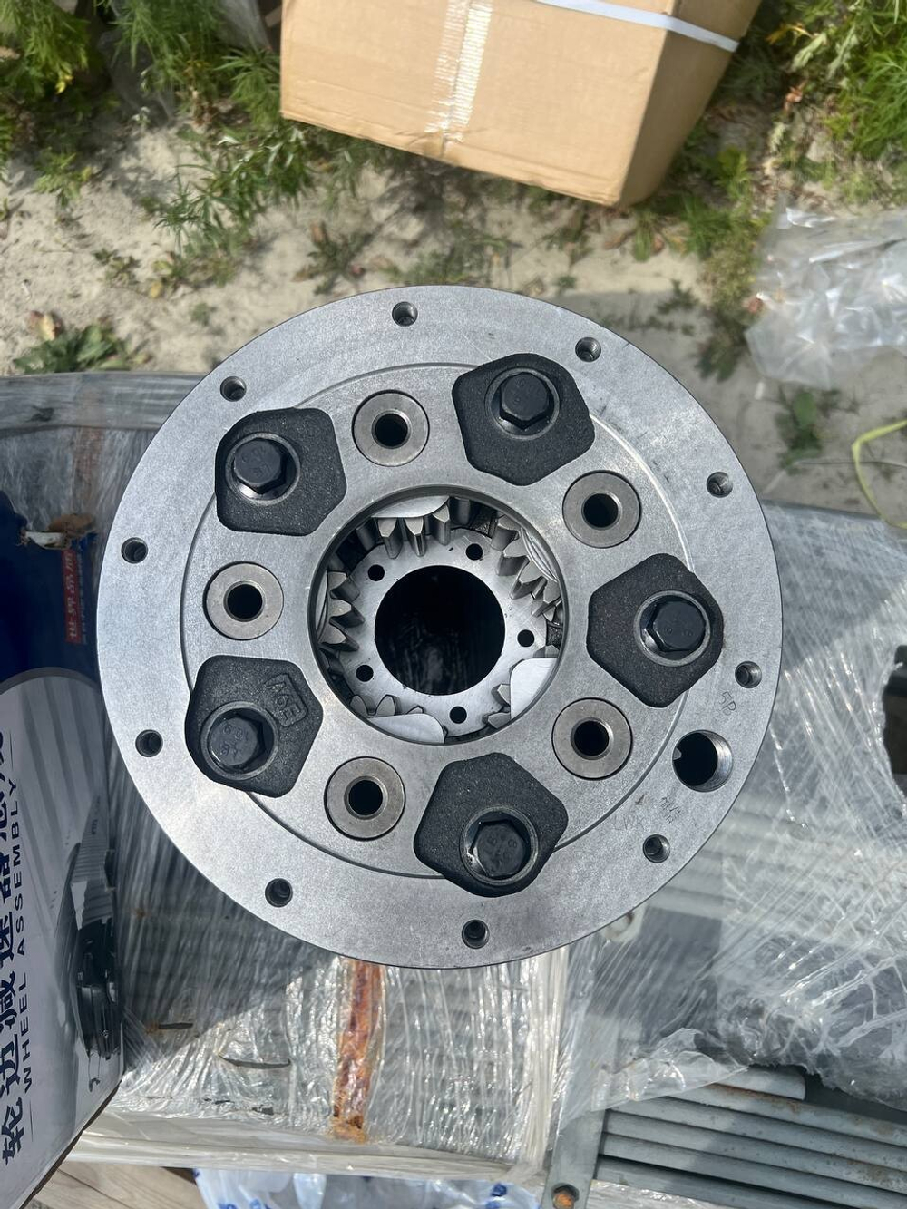 Бортовой редуктор A6E 2405036-A6E