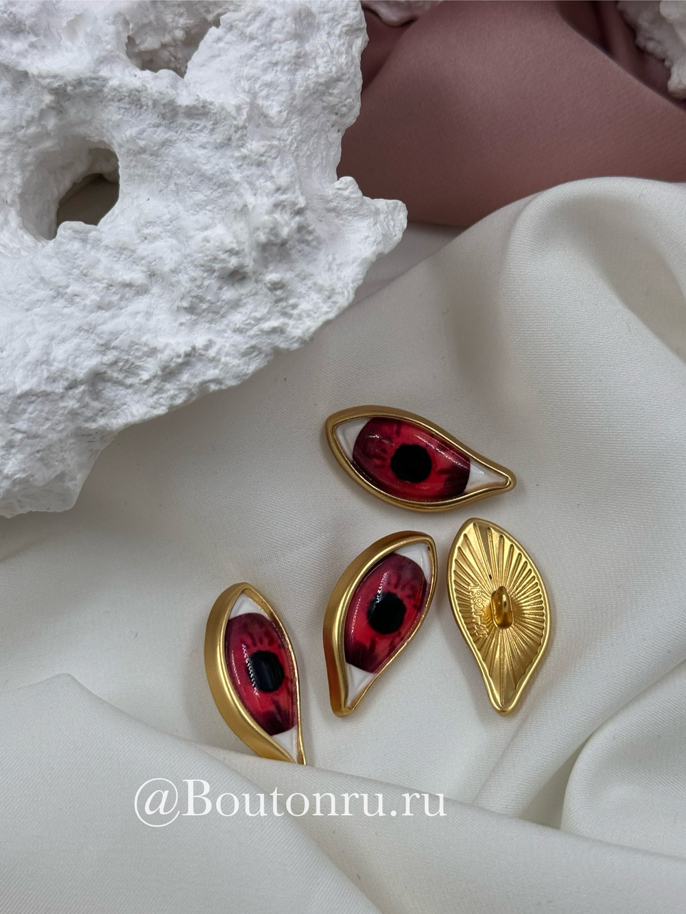 Пуговицы золотистые Скиап. "Глаз" с красным зрачком