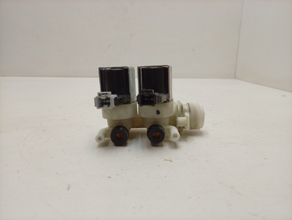 IWSE6125 кт72 Клапан подачи воды для стиральной машины Indesit 33390056 б/у