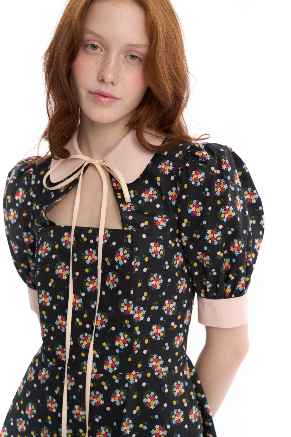 Платье-мини корсетное с отложным воротником