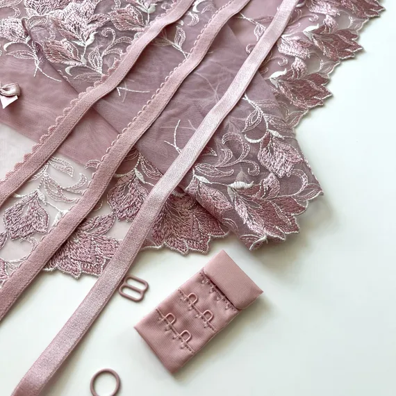 Вышивка на сетке пыльно-розовая 23 см