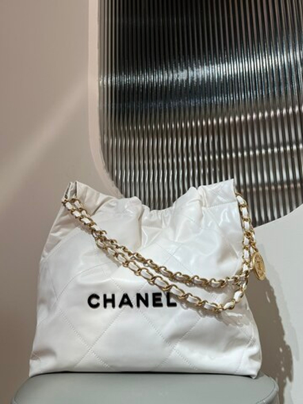 Chanel 22 Small Handbag