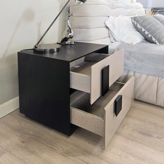 Прикроватная тумбочка Warwick с двумя ящиками левая